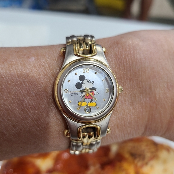 Disney wrist Watch classic Mickey Mouse - Picture 1 of 8